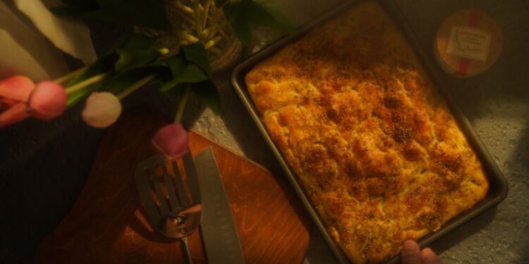 Focaccia Rezept: Luftig, knusprig & unglaublich einfach selbst backen