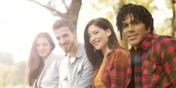 Outer Banks Schauspieler: Das komplette Cast der Netflix-Serie im Überblick